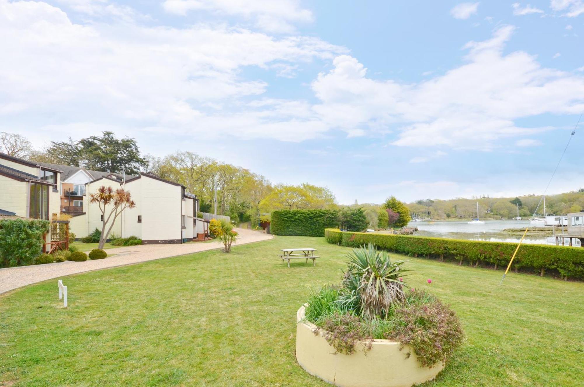 דירות Wootton Bridge  Whippingham, Creek Gardens - Isle Of Wight מראה חיצוני תמונה